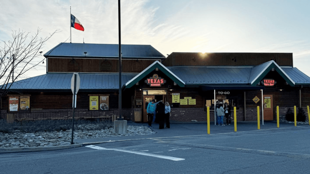 Does Texas Roadhouse offer special deals & Discounts on Memorial Day?